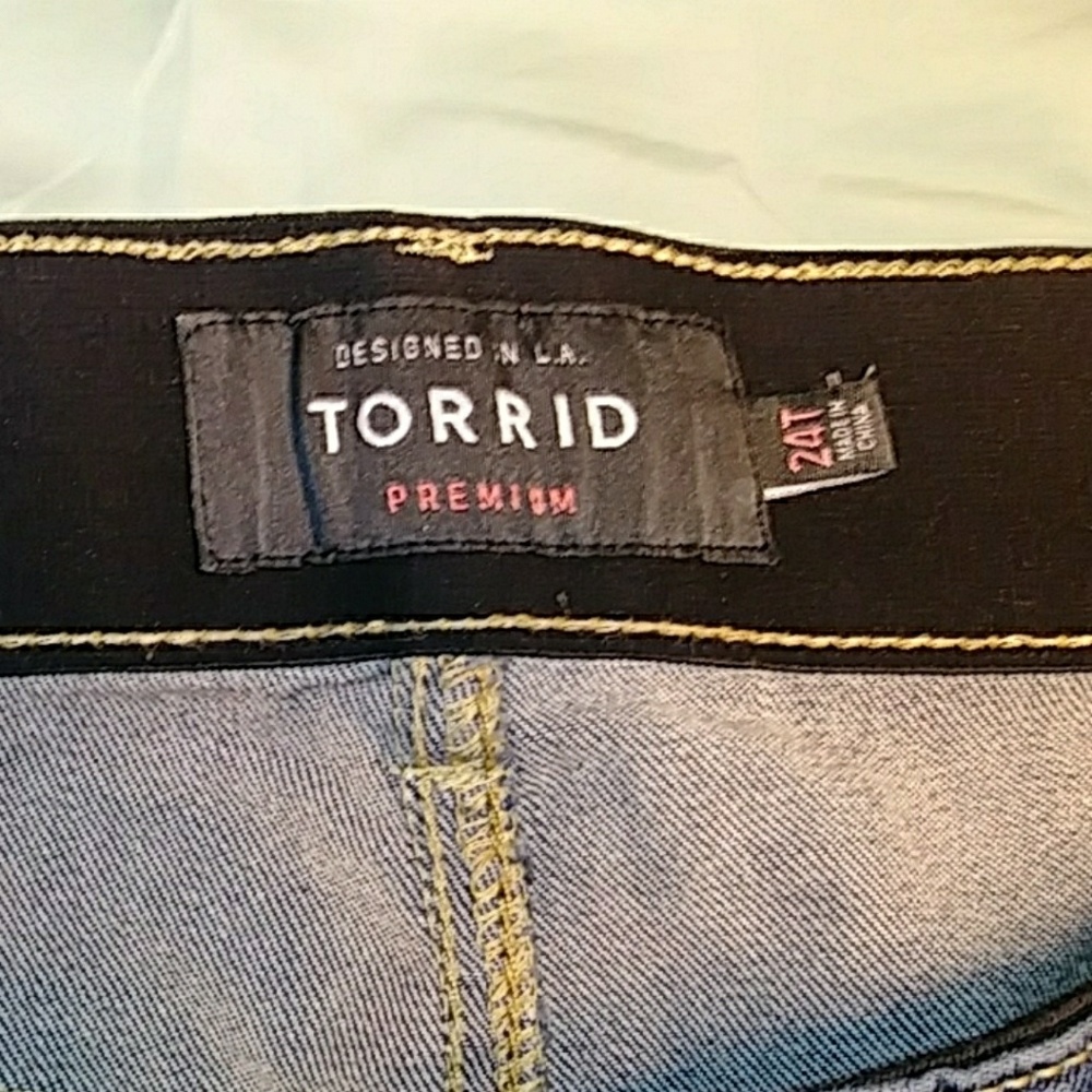 TORDID BOMBSHELL SKINNY JEANS NWOT